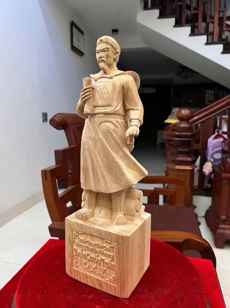 z7639985935536_e2923197c977404b832c32a297a29653 Tượng Gỗ Trần Quốc Tuấn Gỗ Ngọc Am Liền Khối 50 - 15 - 12
