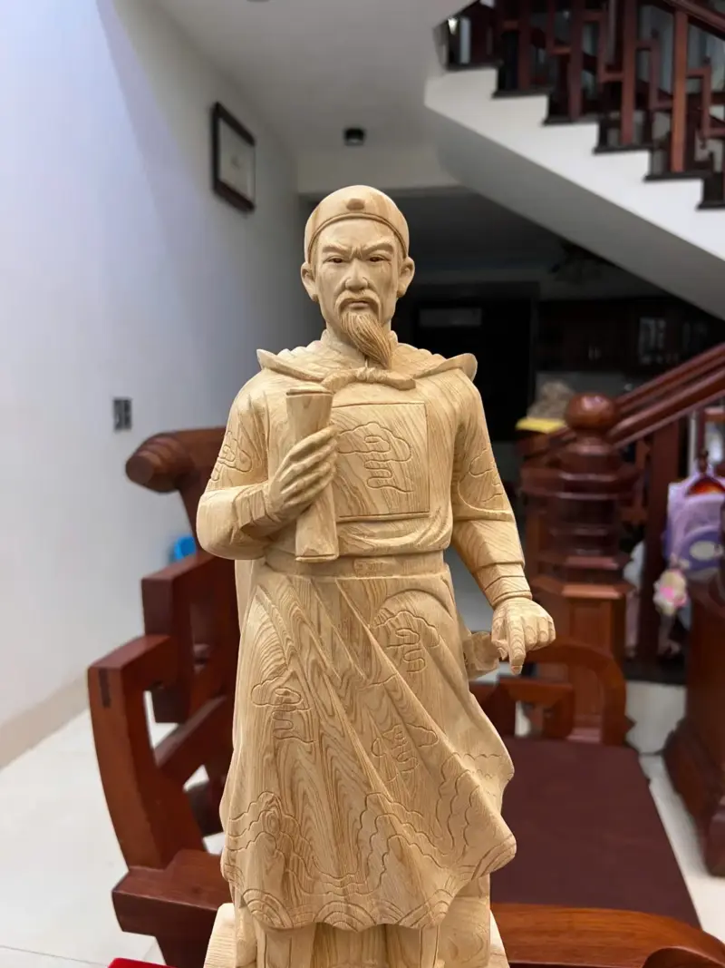 z7639985943928_f88a924b5d20c652223c6b3d31daef13 Tượng Gỗ Trần Quốc Tuấn Gỗ Ngọc Am Liền Khối 50 - 15 - 12