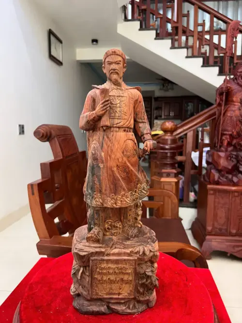 z7642625266469_dc3372ec04a10392b845cf4610642c72 Tượng Gỗ Trần Quốc Tuấn Gỗ Trắc Việt Liền Khối 50 - 17 - 14