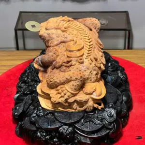 z7747500083107_67d1016a8bcebaaaaa2db8003743a290 Tượng Cóc Gỗ Hoàng Đàn Cao 22cm