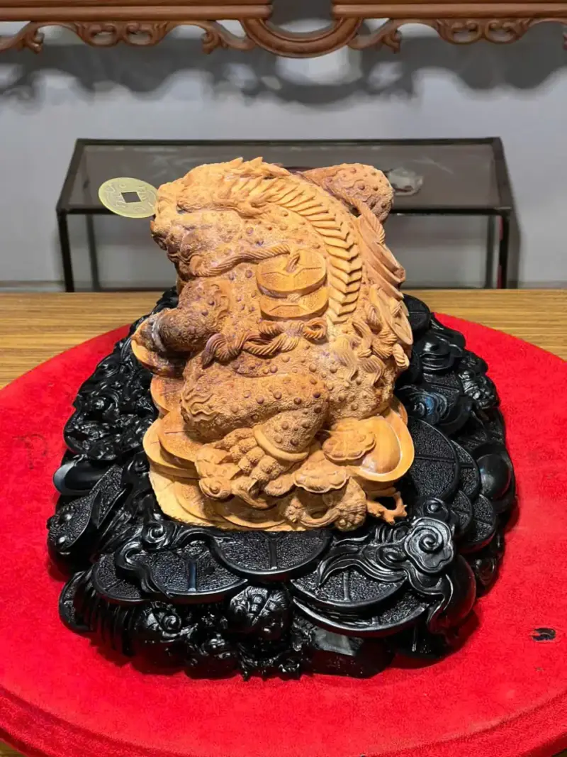 z7747500083107_67d1016a8bcebaaaaa2db8003743a290 Tượng Cóc Gỗ Hoàng Đàn Cao 22cm