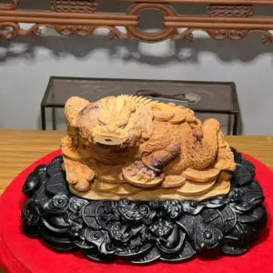 z7747500134443_51e824e4b570fca75acb1a118d493628 Tượng Cóc Gỗ Hoàng Đàn Cao 22cm