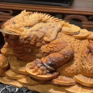 z7747500137060_ea4fe19163384f2da0b0ae8f21740489 Tượng Cóc Gỗ Hoàng Đàn Cao 22cm