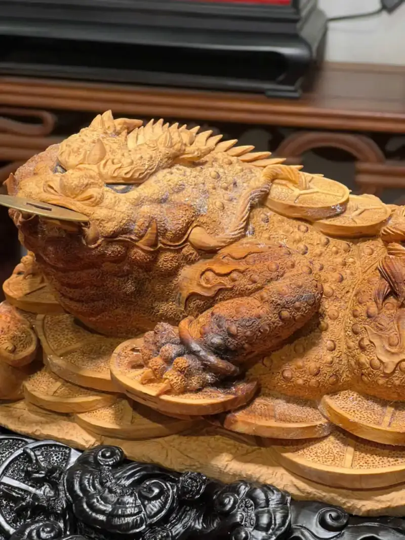 z7747500137060_ea4fe19163384f2da0b0ae8f21740489 Tượng Cóc Gỗ Hoàng Đàn Cao 22cm