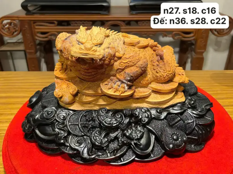 z7747500152419_d3711af606844269140a05bb8d525314 Tượng Cóc Gỗ Hoàng Đàn Cao 22cm