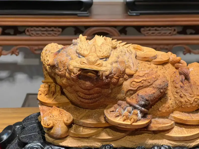 z7747500168739_4bf1df0da7a44126813d2cdeb047f1aa Tượng Cóc Gỗ Hoàng Đàn Cao 22cm