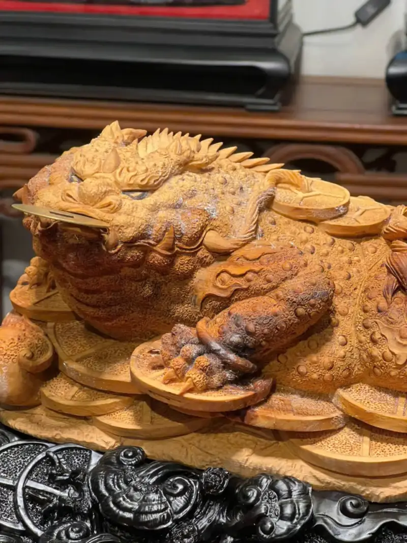 z7747500193043_4c44720809481660ec2dce9452830dd7 Tượng Cóc Gỗ Hoàng Đàn Cao 22cm