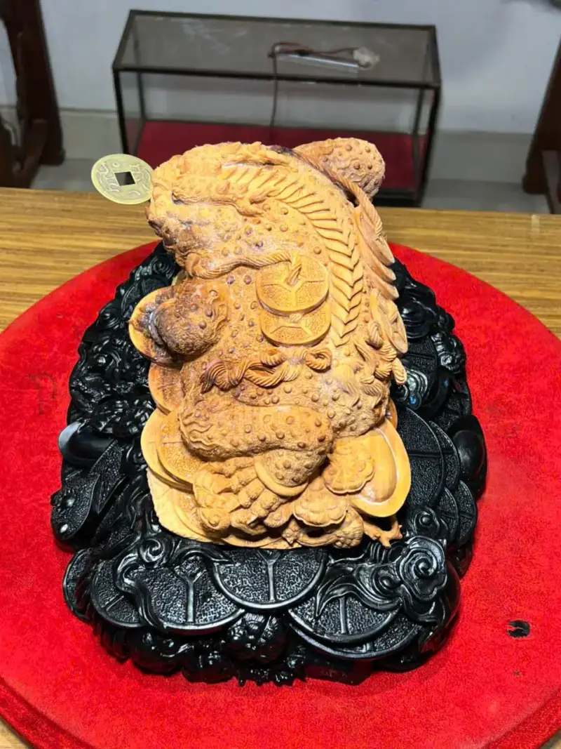z7747500200991_2f3e594d147f3066fdc0d6a9ed17de86 Tượng Cóc Gỗ Hoàng Đàn Cao 22cm