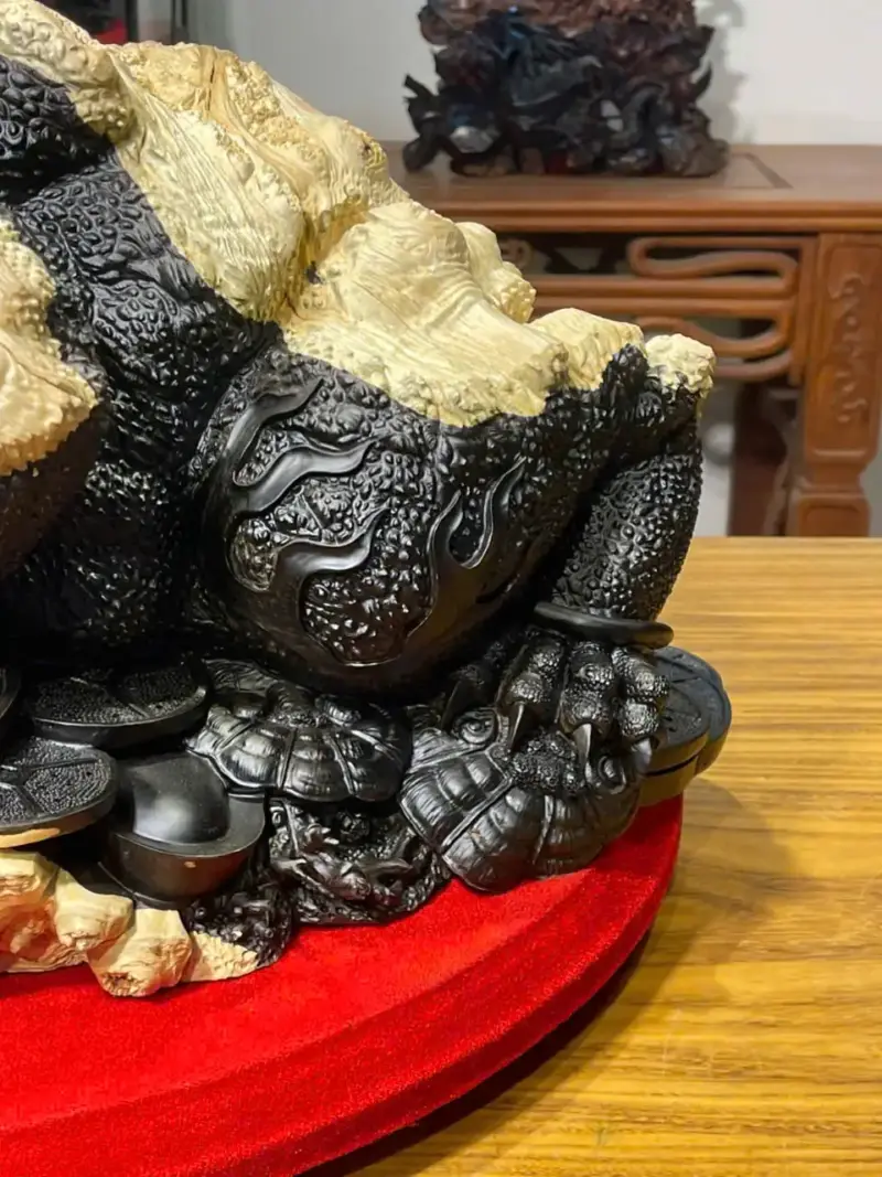 z7747504487438_8437cb922286cc536812116645fb0a77 Tượng Cóc Gỗ Nu Mun Cao 32cm