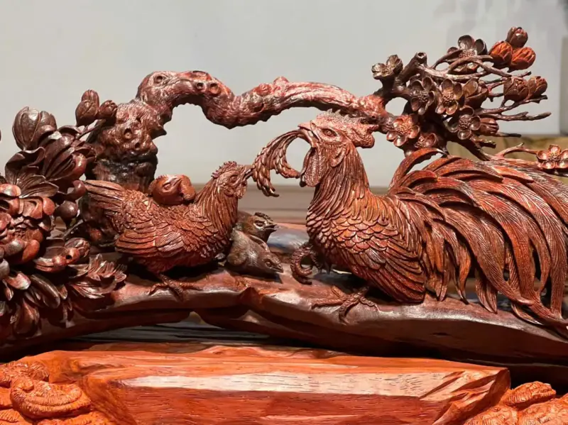 Tượng Gia Đình Gà Gỗ Tử Đàn Ấn Cao 25cm