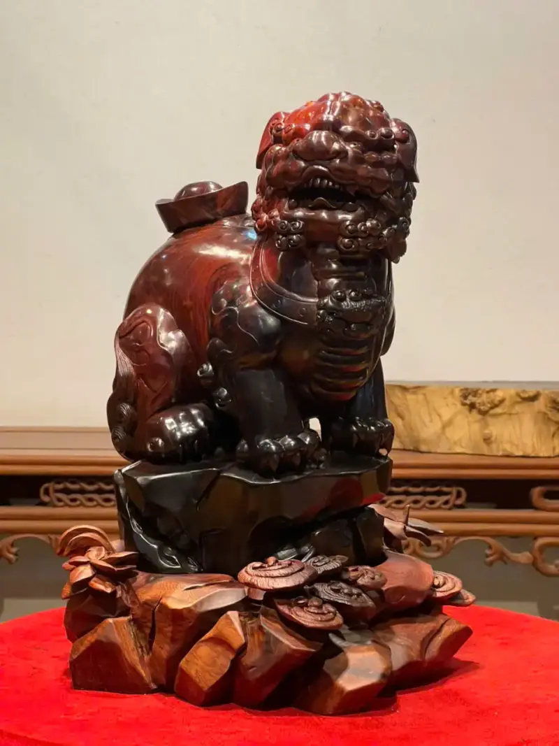 z7747526316285_9084933ff2e4c8230368994aff849e62 Tượng Nghê Gỗ Trắc Cao 40cm