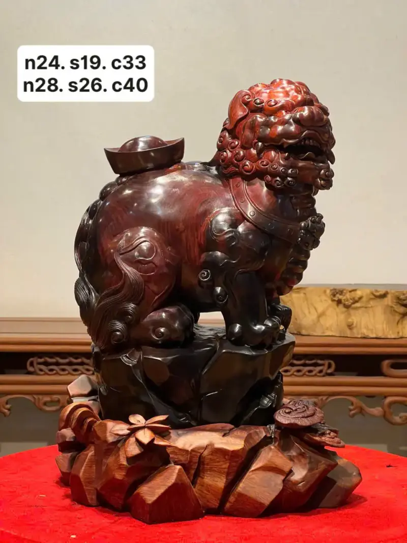 z7747526327578_3d87f81d79b664f1f36a33d1b2c49ff5 Tượng Nghê Gỗ Trắc Cao 40cm
