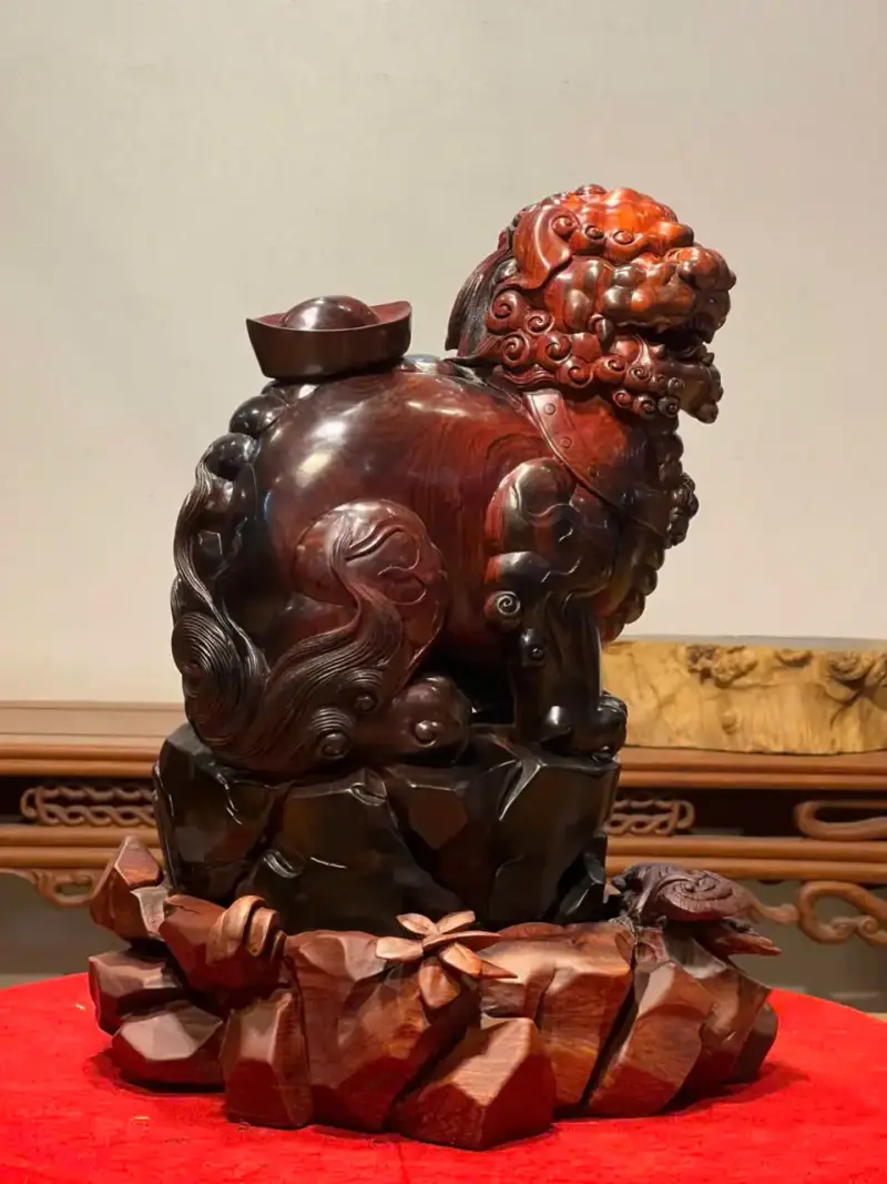 z7747526348087_6c49f73af034aeb97456eb73bf2af295 Tượng Nghê Gỗ Trắc Cao 40cm