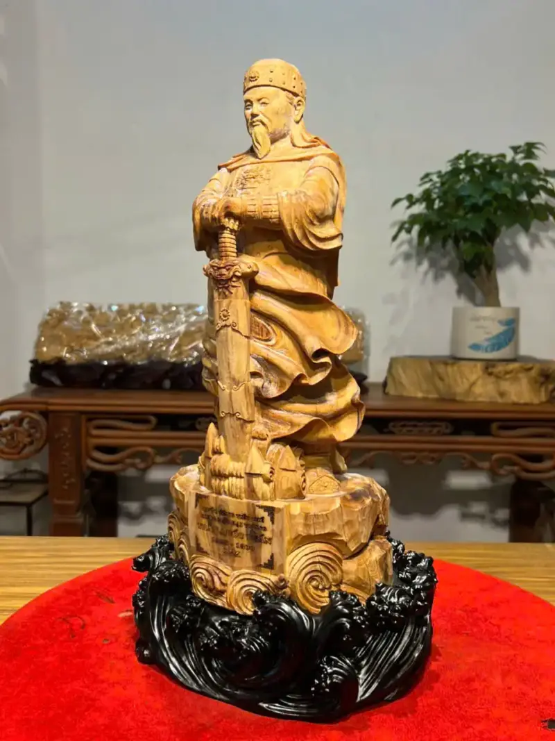 Tượng Trần Quốc Tuấn Gỗ Hoàng Đàn Cao 47cm
