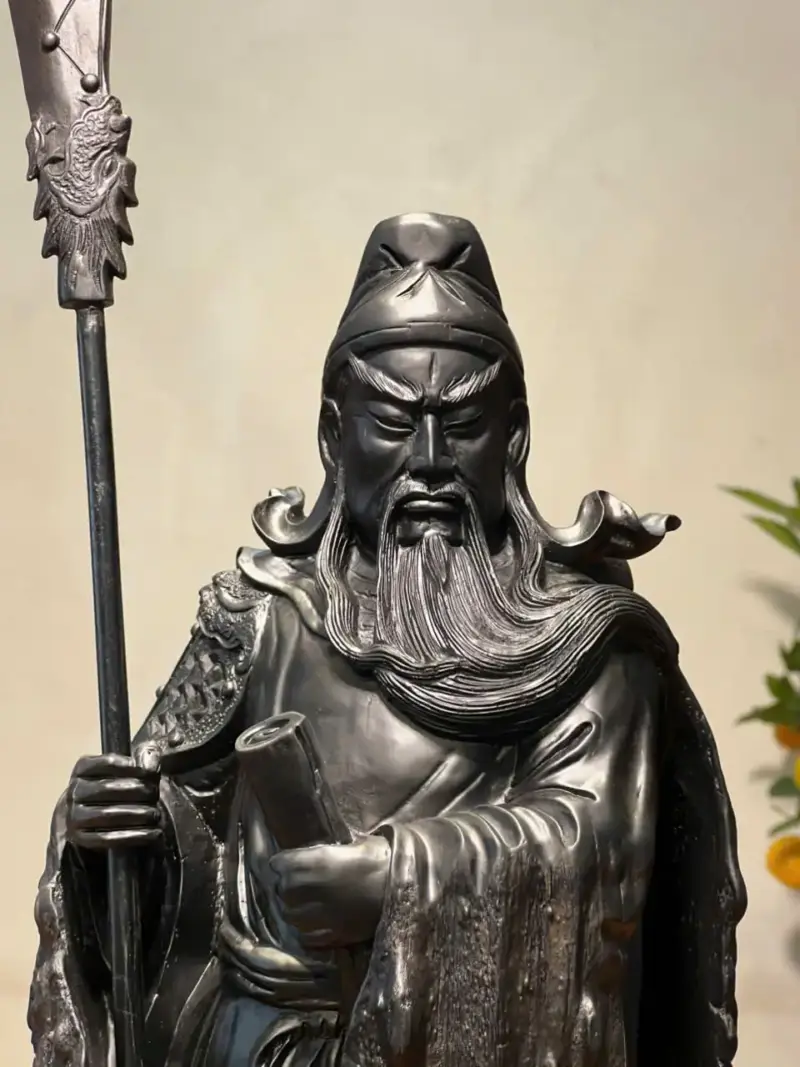 z7747578914864_887e8fda03606708e015fca086a035d1 Tượng Quan Gỗ Công Mun Cao 52cm