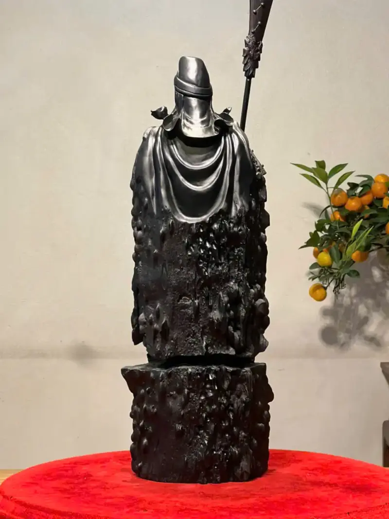 z7747578933916_696d11c1749dd1257fa7d25ffcca44a5 Tượng Quan Gỗ Công Mun Cao 52cm