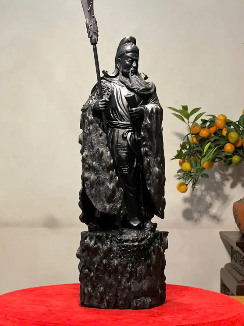 z7747580219294_c194a30f30cc455efe3a4d4e81ab8997 Tượng Quan Gỗ Công Mun Cao 52cm