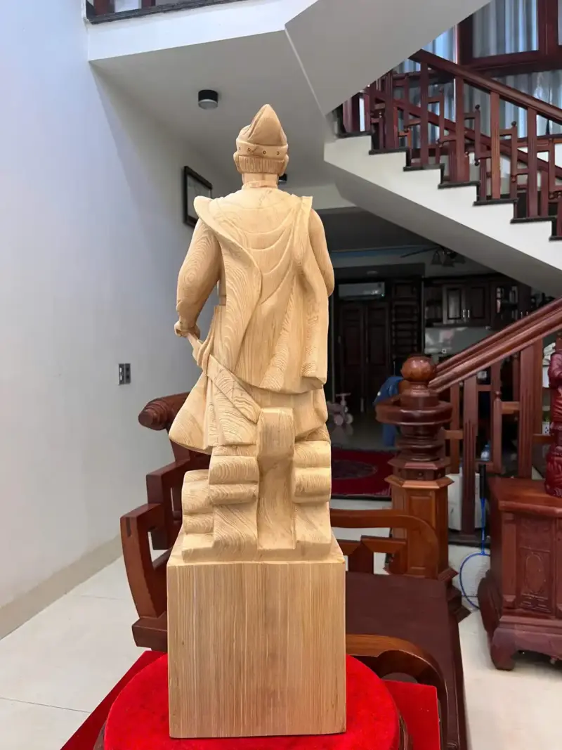 z7873560044934_215afce617d21a6ea07e5bf38cdf6654_Trần Quốc Tuấn Gỗ Ngọc Am Liền Khối Giá 5.200 Triệu Kích Thước Cao 80cm, Ngang 23cm, Sâu 18cm Tượng Trần Quốc Tuấn Gỗ Ngọc Am Liền Khối Cao 80cm