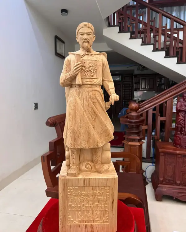 z7873560051546_9252d10409d755c72c6f3c1751300bda Tượng Trần Quốc Tuấn Gỗ Ngọc Am Liền Khối Cao 80