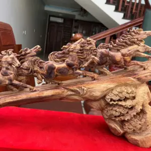 Tượng Cầu Bát Mã Gỗ Sưa Bắc Phôi Gỗ Già Tím Lịm Liền 100% Có Sơn KT:30x72x14