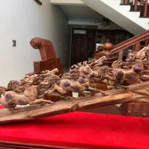 Tượng Cầu Bát Mã Gỗ Sưa Bắc Phôi Gỗ Già Tím Lịm Liền 100% Có Sơn KT:30x72x14