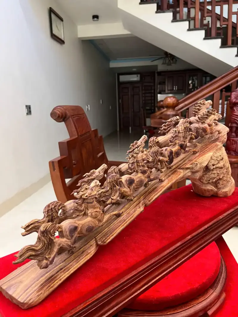 Tượng Cầu Bát Mã Gỗ Sưa Bắc Phôi Gỗ Già Tím Lịm Liền 100% Có Sơn KT:30x72x14