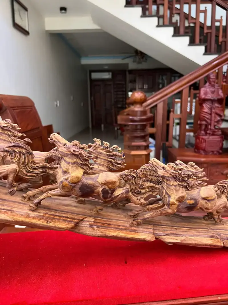 Tượng Cầu Bát Mã Gỗ Sưa Bắc Phôi Gỗ Già Tím Lịm Liền 100% Có Sơn KT:30x72x14