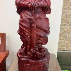 z7889060744059_79e4152b95888f8f3c1d187695997228_Trần Quốc Tuấn Gỗ Tử Đàn Liền Khối Giá 9.500 Triệu Kích Thước Cao 70cm, Ngang 23cm, Sâu 20cm Tượng Trần Quốc Tuấn Gỗ Tử Đàn Liền Khối Cao 70cm