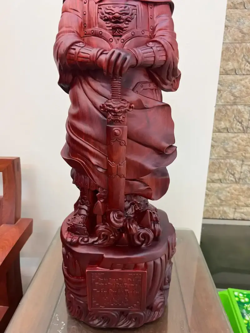 z7889060744059_79e4152b95888f8f3c1d187695997228_Trần Quốc Tuấn Gỗ Tử Đàn Liền Khối Giá 9.500 Triệu Kích Thước Cao 70cm, Ngang 23cm, Sâu 20cm Tượng Trần Quốc Tuấn Gỗ Tử Đàn Liền Khối Cao 70cm