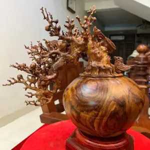 z7889519872194_135f68ffdce91f3d97d2e34320e09063_Bình Mai Đổ Gỗ Sưa Bắc Giá 5.900 Triệu Kích Thước Cao 27cm, Ngang 38cm, Sâu 20cm Bình Mai Đổ Gỗ Sưa Bắc Cao 27cm