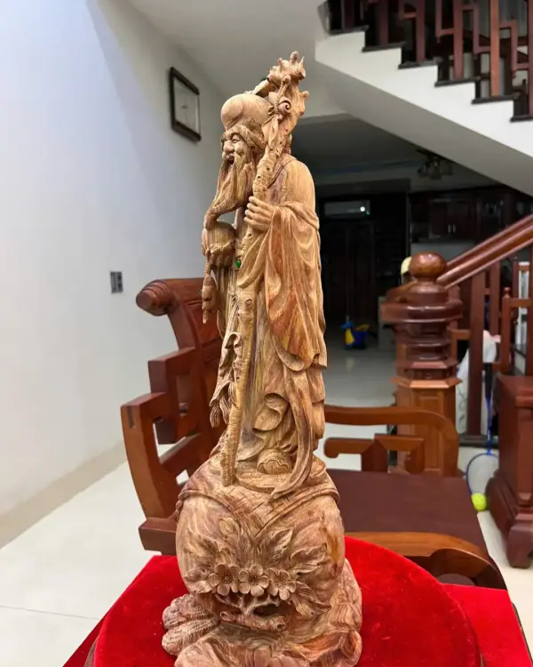 z7895358363188_3e548bd5df2d8349730e366c9f193a12_Cụ Thọ Gỗ Sưa Bắc Mộc Vân Tím Mộc Đẹp Giá 6.500 Triệu Kích Thước Cao 57cm, Ngang 23cm, Sâu 22cm Tượng Cụ Thọ Gỗ Sưa Bắc Mộc Vân Tím Mộc Đẹp Có Sơn Cao 57cm