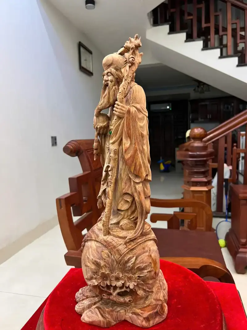 z7895358363188_3e548bd5df2d8349730e366c9f193a12_Cụ Thọ Gỗ Sưa Bắc Mộc Vân Tím Mộc Đẹp Giá 6.500 Triệu Kích Thước Cao 57cm, Ngang 23cm, Sâu 22cm Tượng Cụ Thọ Gỗ Sưa Bắc Mộc Vân Tím Mộc Đẹp Có Sơn Cao 57cm