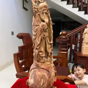 z7895358455831_1b12e77bb11b4f2c8b5ce91d4e3b789b_Cụ Thọ Gỗ Sưa Bắc Mộc Vân Tím Mộc Đẹp Giá 6.500 Triệu Kích Thước Cao 57cm, Ngang 23cm, Sâu 22cm Tượng Cụ Thọ Gỗ Sưa Bắc Mộc Vân Tím Mộc Đẹp Có Sơn Cao 57cm