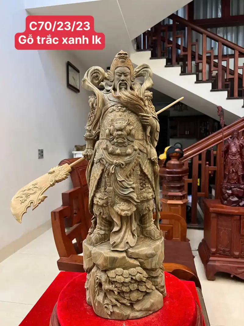 Tượng Quan Công Gỗ Trắc Xanh Liền Khối Hàng Đục Kỹ Có Sơn Cao 70cm