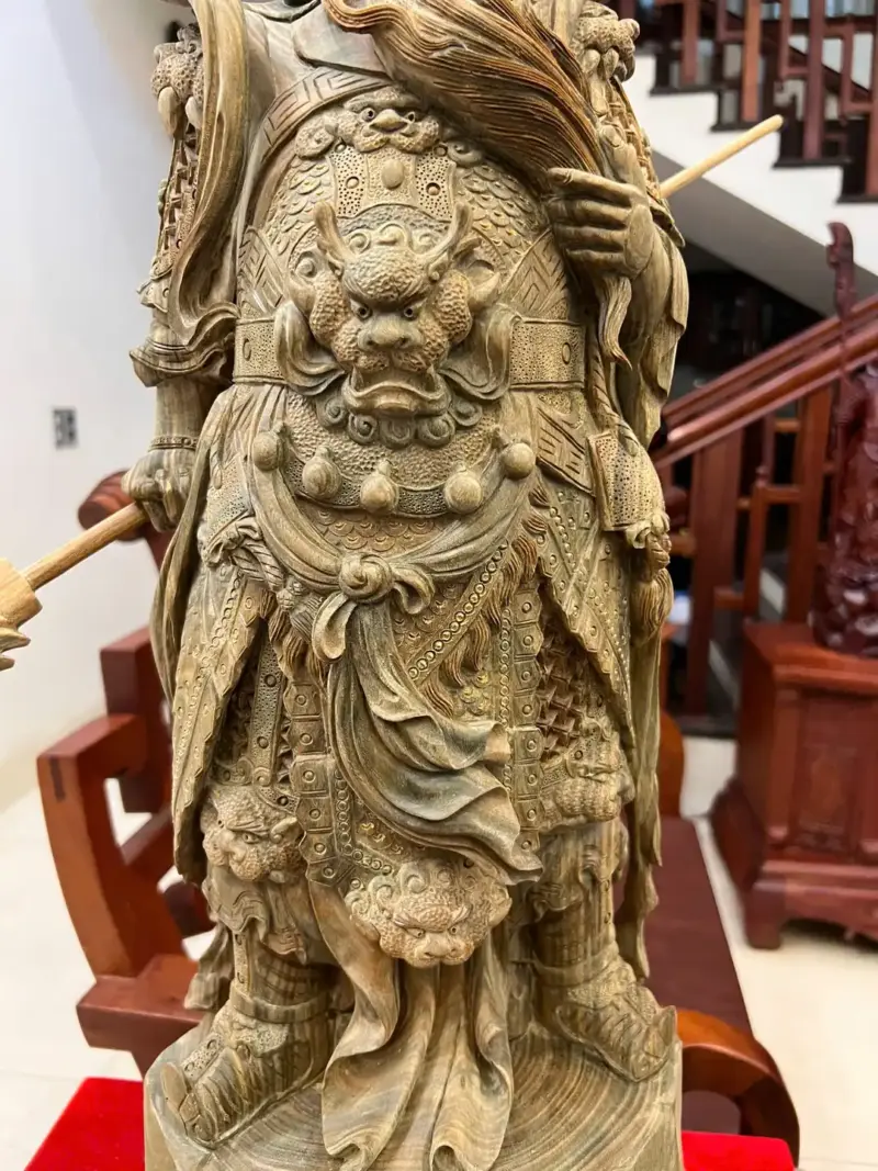 Tượng Quan Công Gỗ Trắc Xanh Liền Khối Hàng Đục Kỹ Có Sơn Cao 70cm