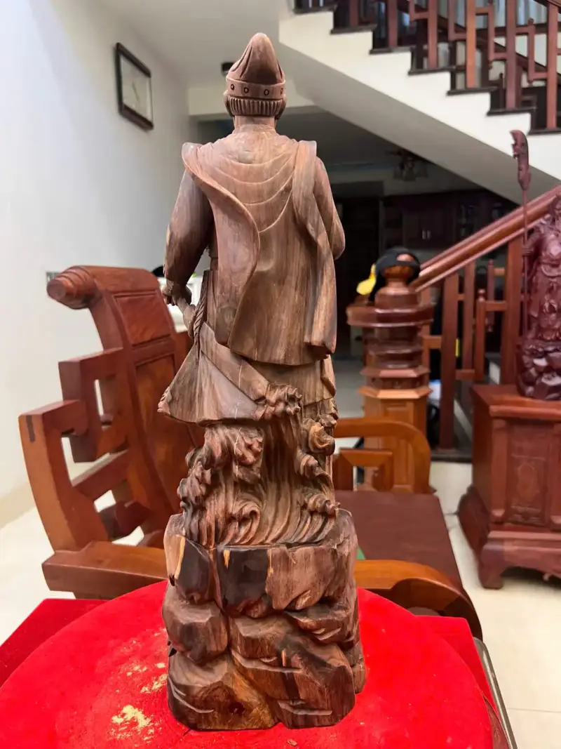 Tượng Trần Quốc Tuấn Gỗ Trắc Việt Liền Khối Có Sơn 50cm