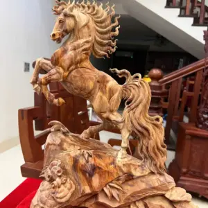 Tượng Nhất Mã Gỗ Sưa Bắc Hàng Kỹ Có Sơn Cao 45cm