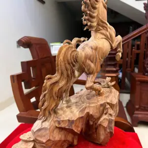 Tượng Nhất Mã Gỗ Sưa Bắc Hàng Kỹ Có Sơn Cao 45cm