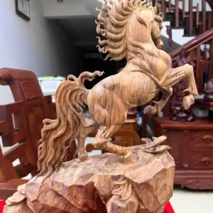 Tượng Nhất Mã Gỗ Sưa Bắc Hàng Kỹ Có Sơn Cao 45cm
